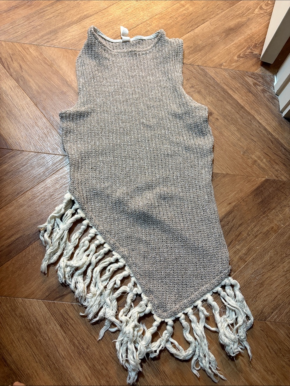 Sleeveless Knit Fringe Hem Sweater Tunic -size small-